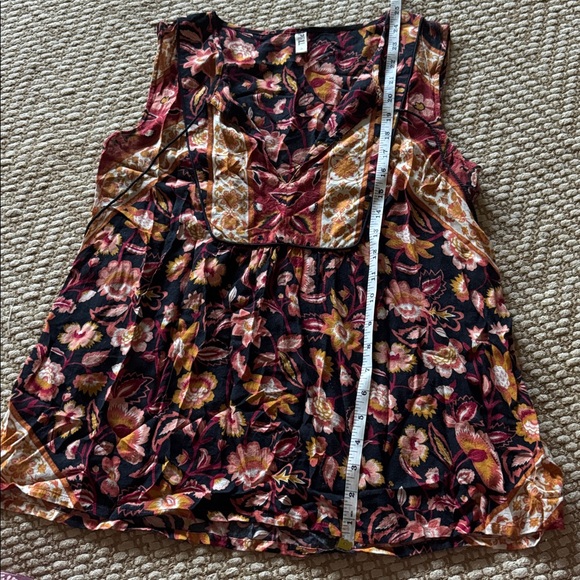 Lolita Sleeveless Blouse - Picture 8 of 9